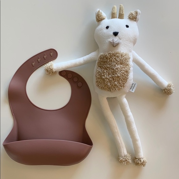 silicone bib. - Picture 2 of 6